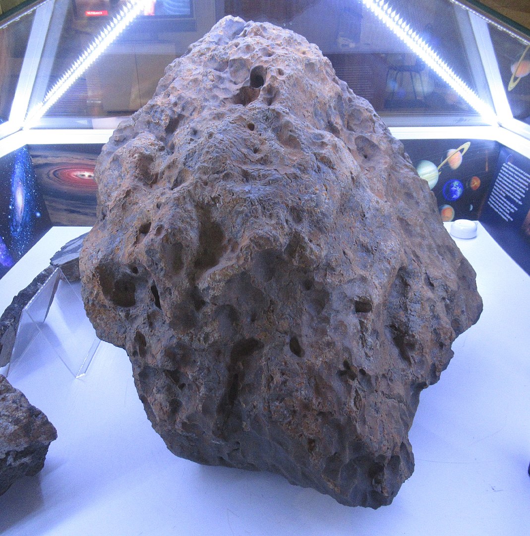 Meteor Taşı Parkı (Chelyabinsk Meteorite Monument)