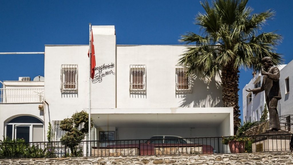 Zeki Müren Sanat Müzesi