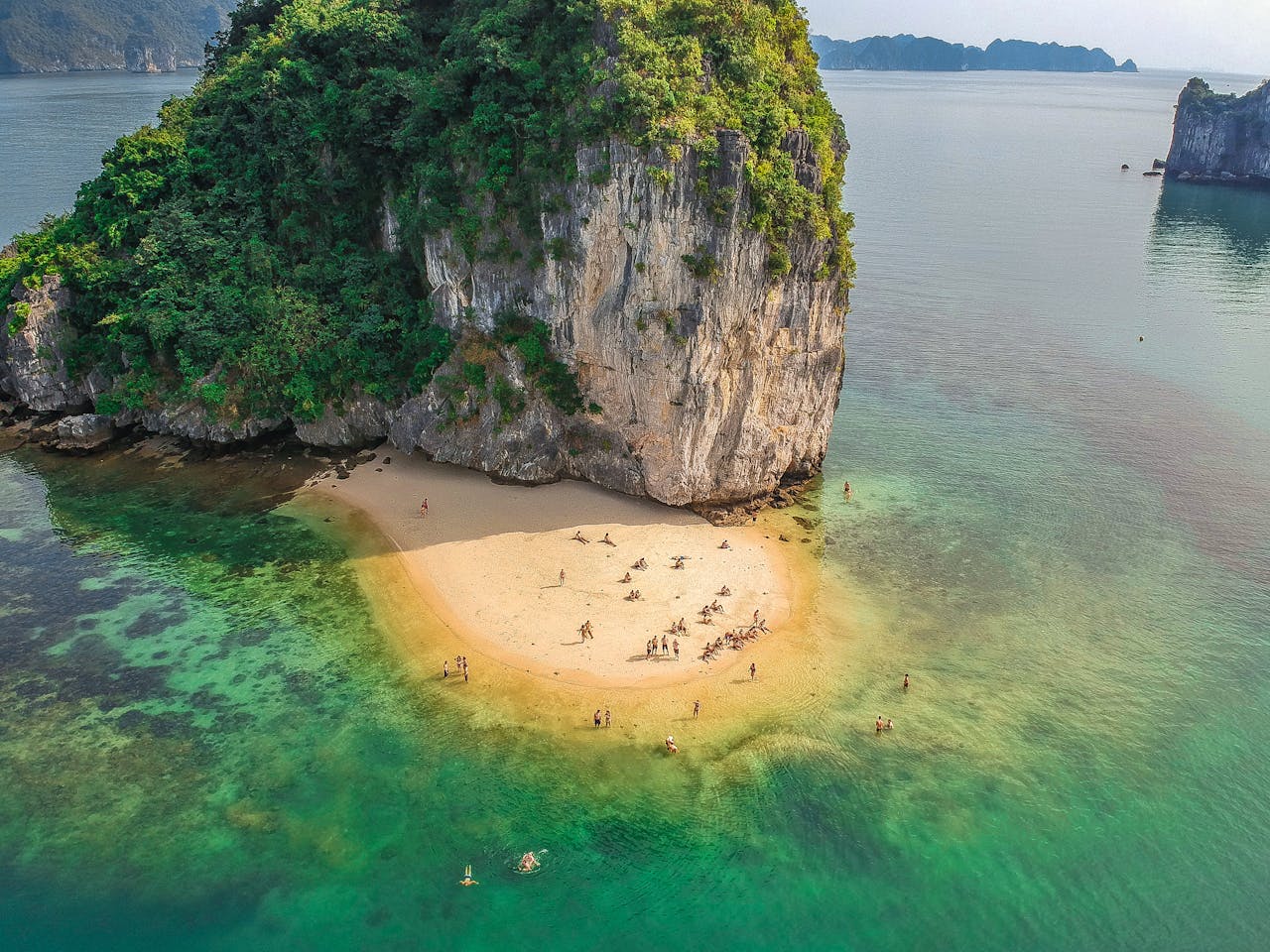 Ba Trai Dao Beach