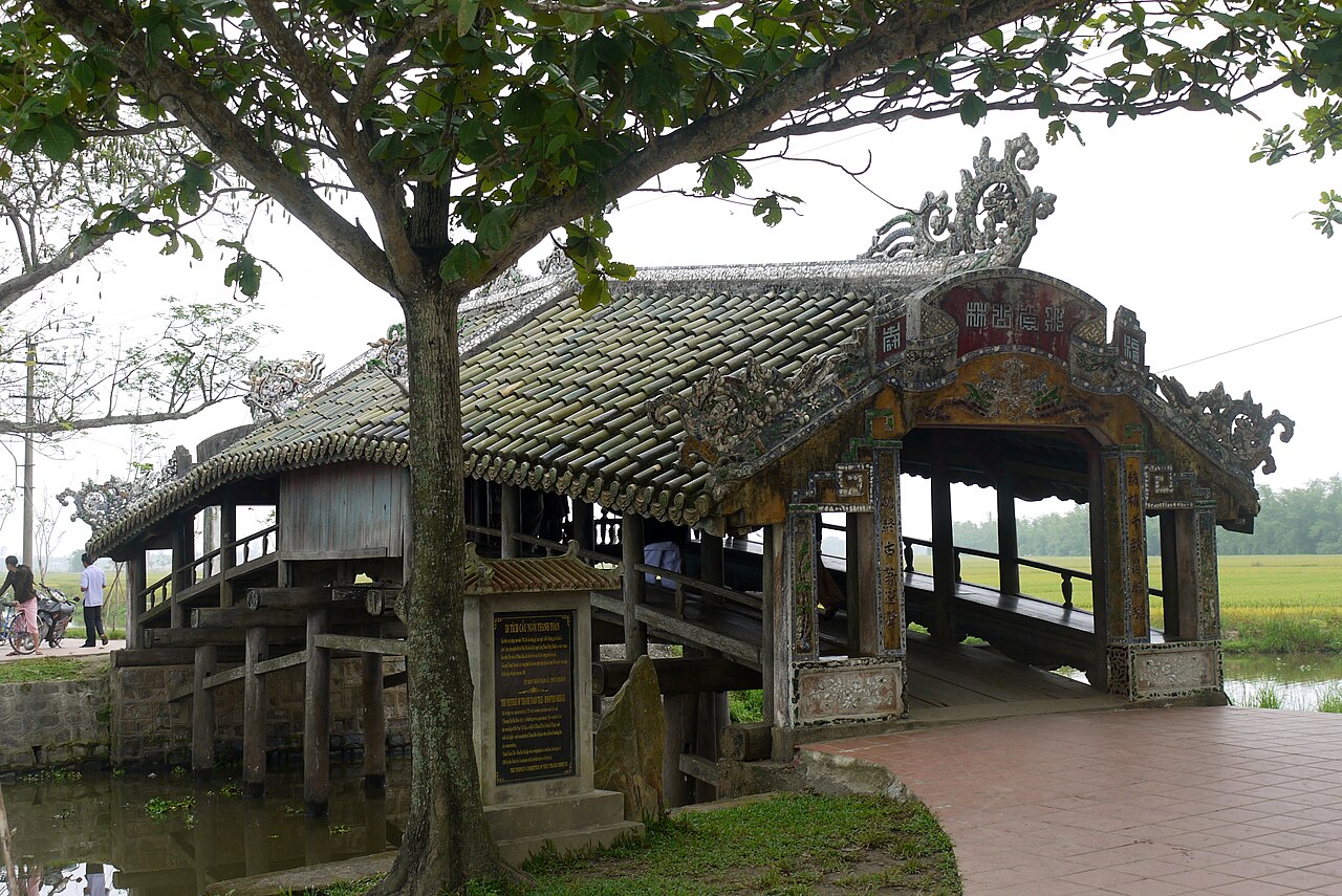 Cầu ngói Thanh Toàn