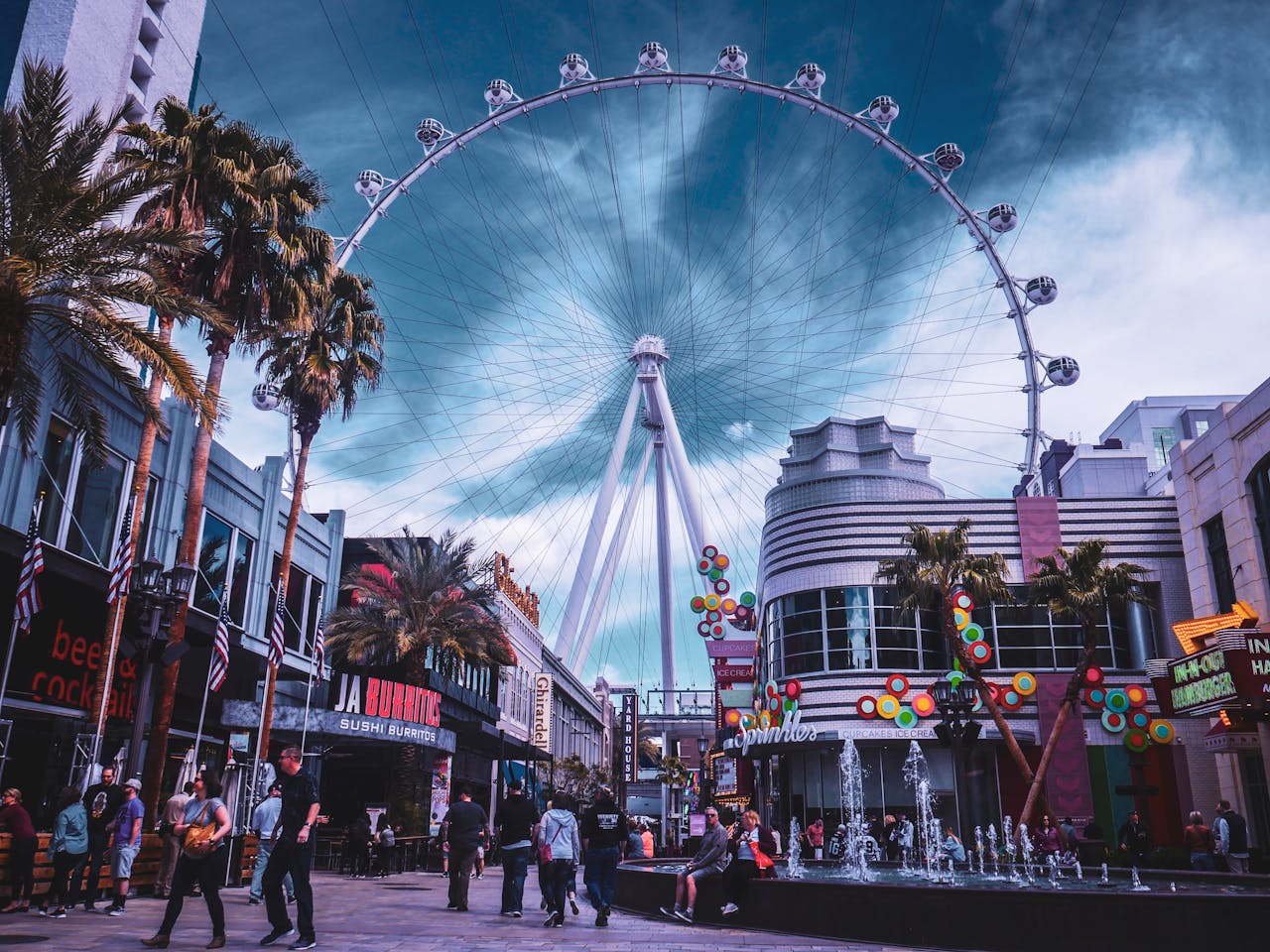 High Roller Dönme Dolabı