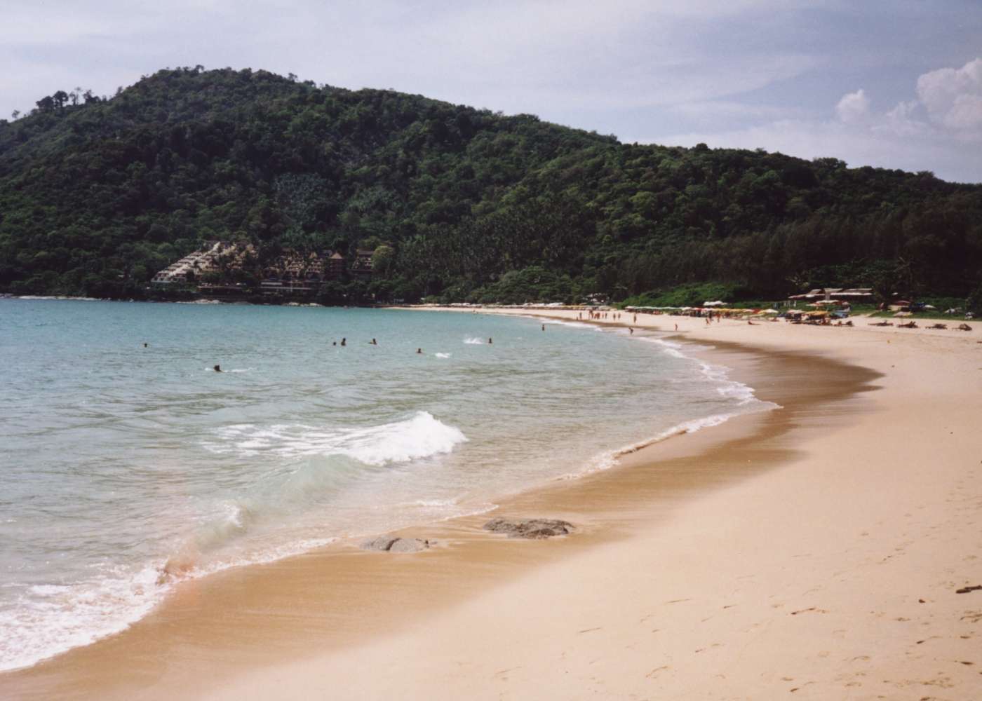 Nai Harn Plajı
