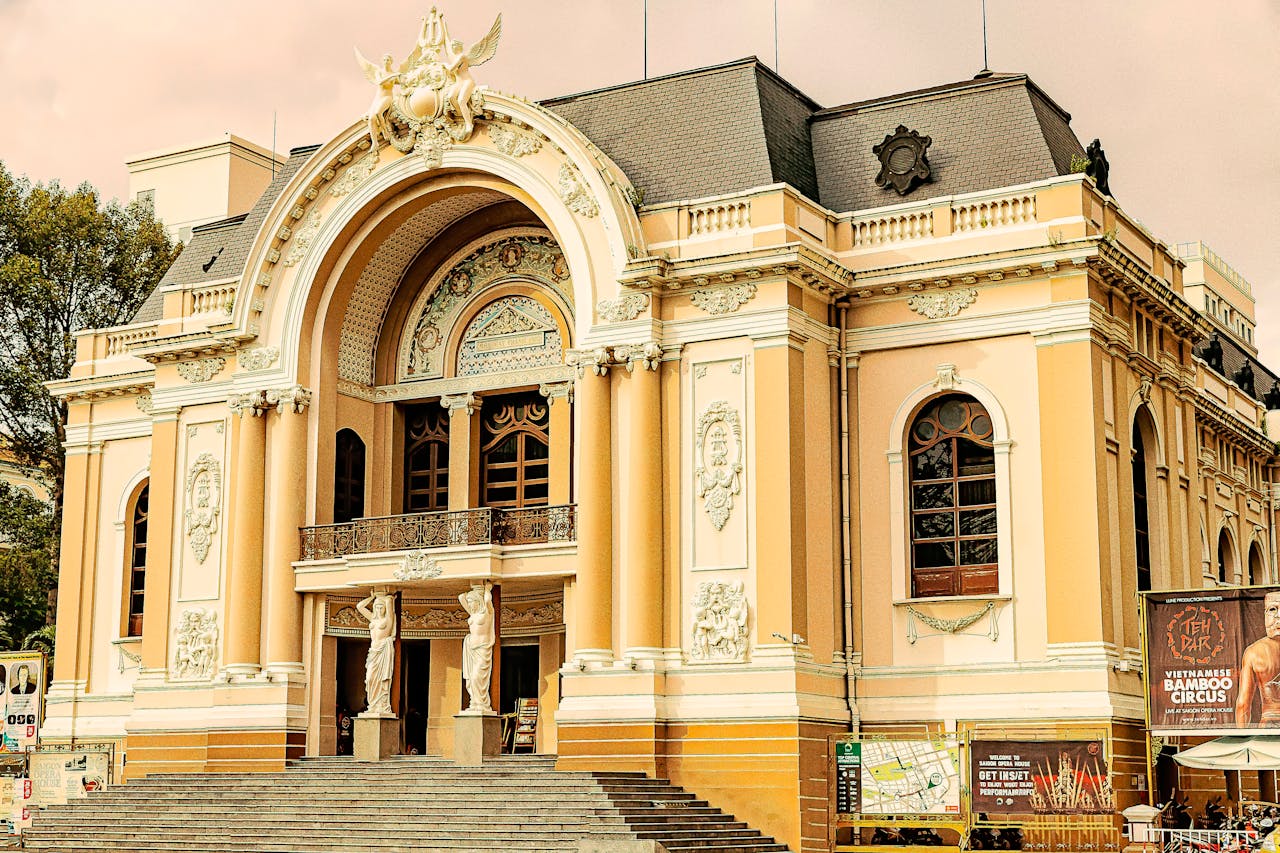 Opera Binası (Saigon Opera House)