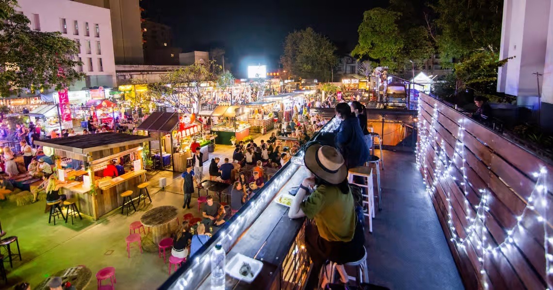 Ploen Ruedee Night Market