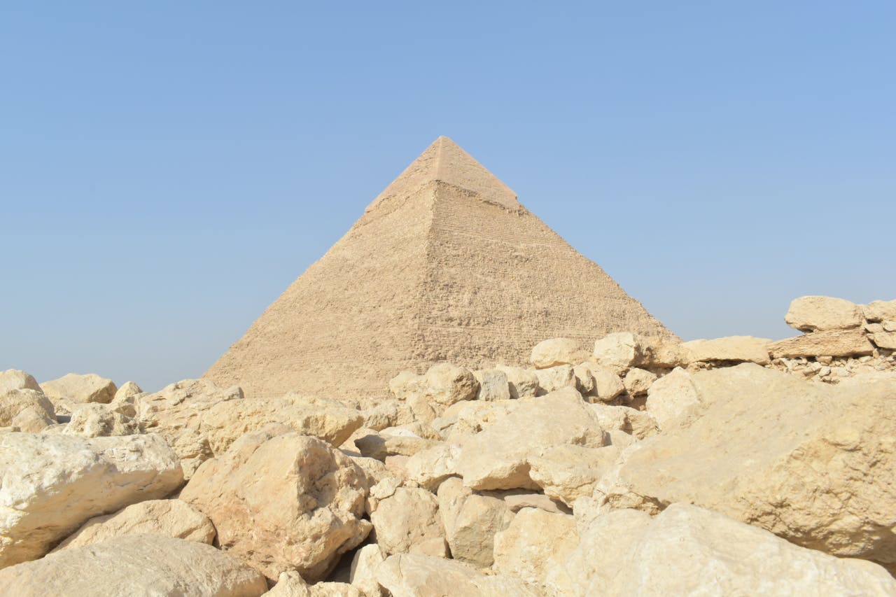 giza pramitleri