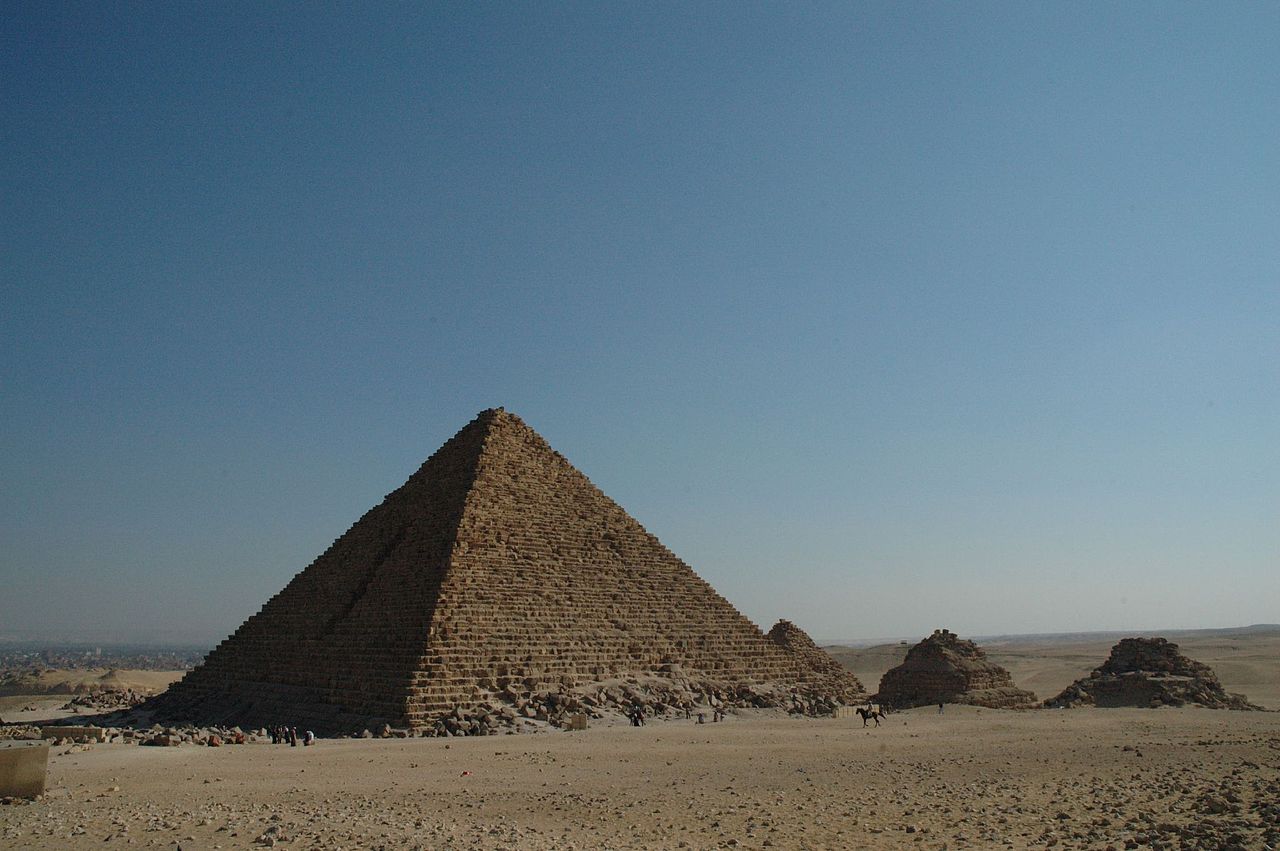 giza pramitleri