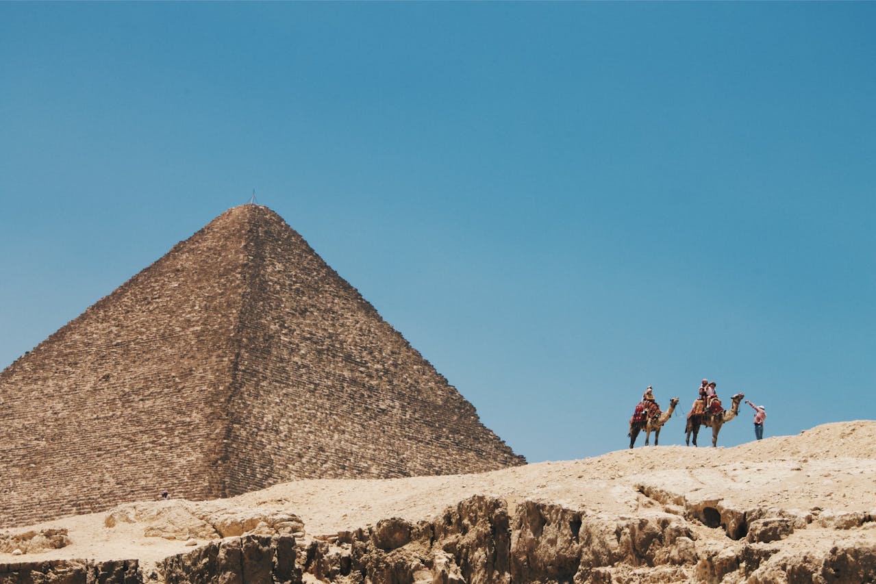 giza pramitleri