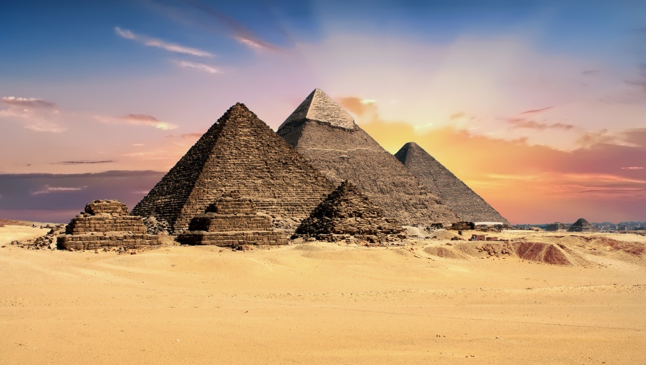 giza pramitleri