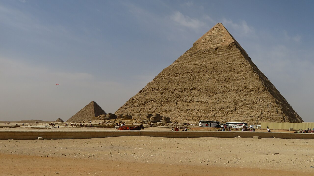 giza pramitleri