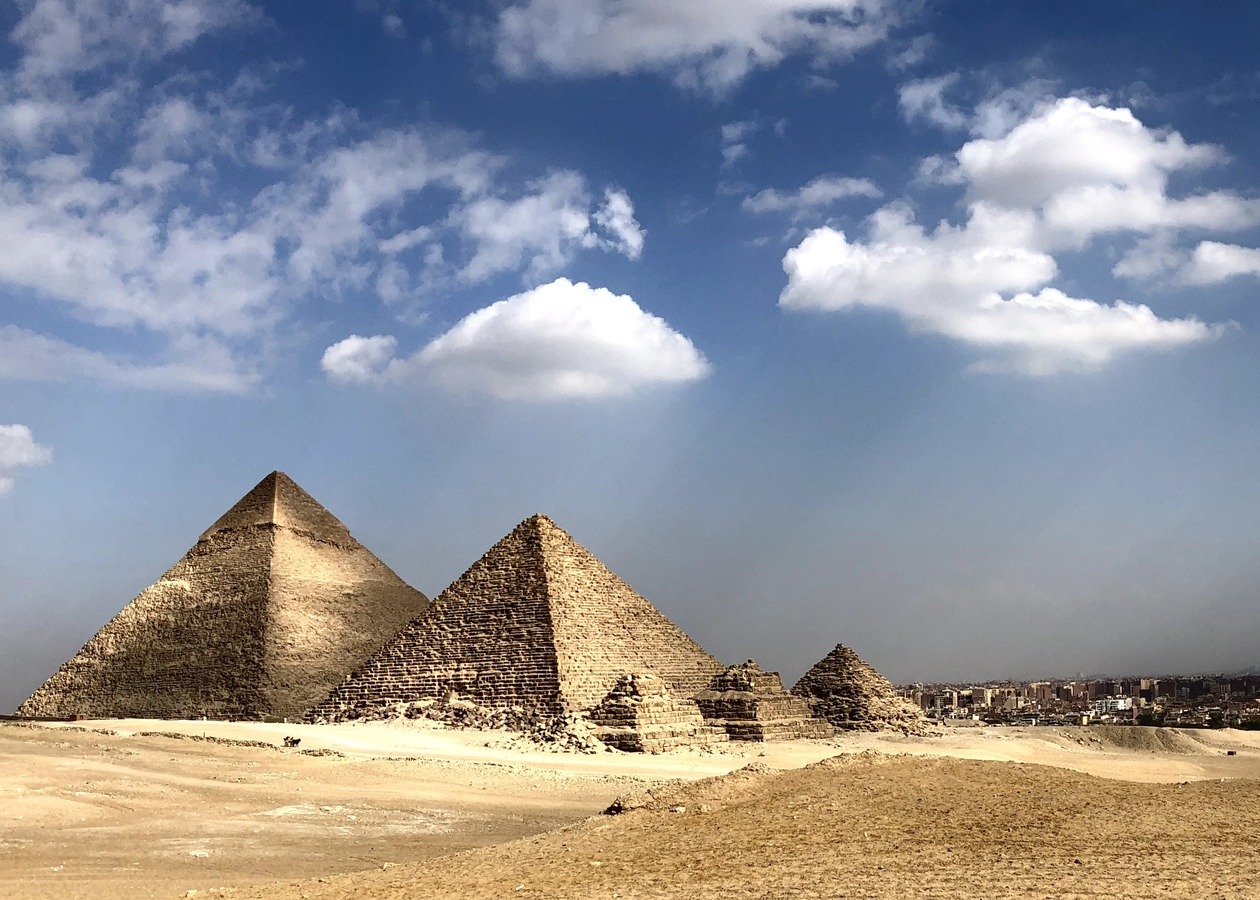 giza pramitleri