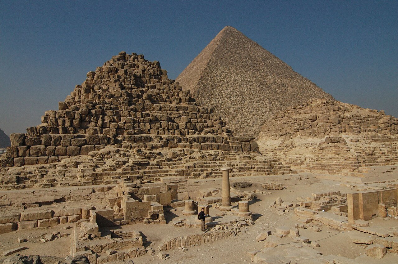 giza pramitleri
