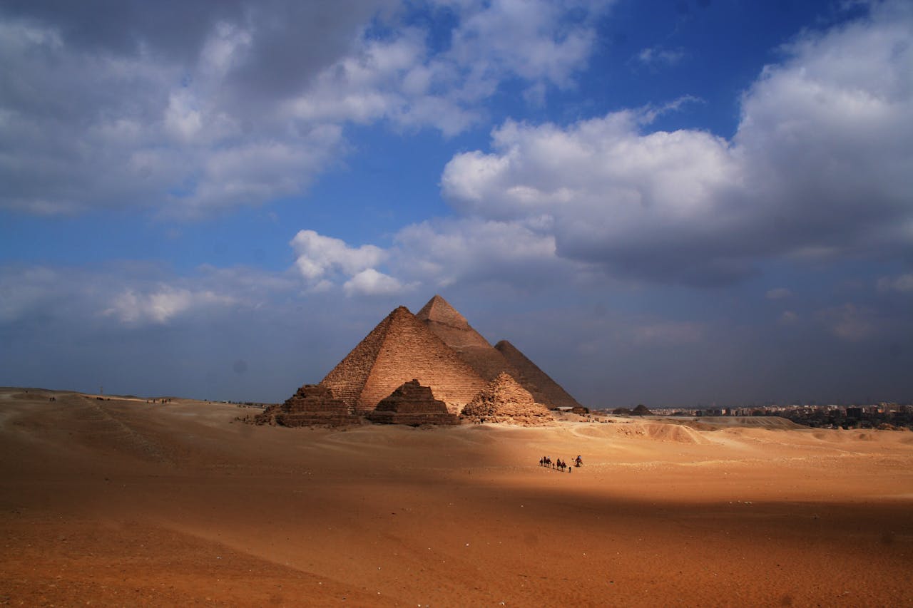 giza pramitleri