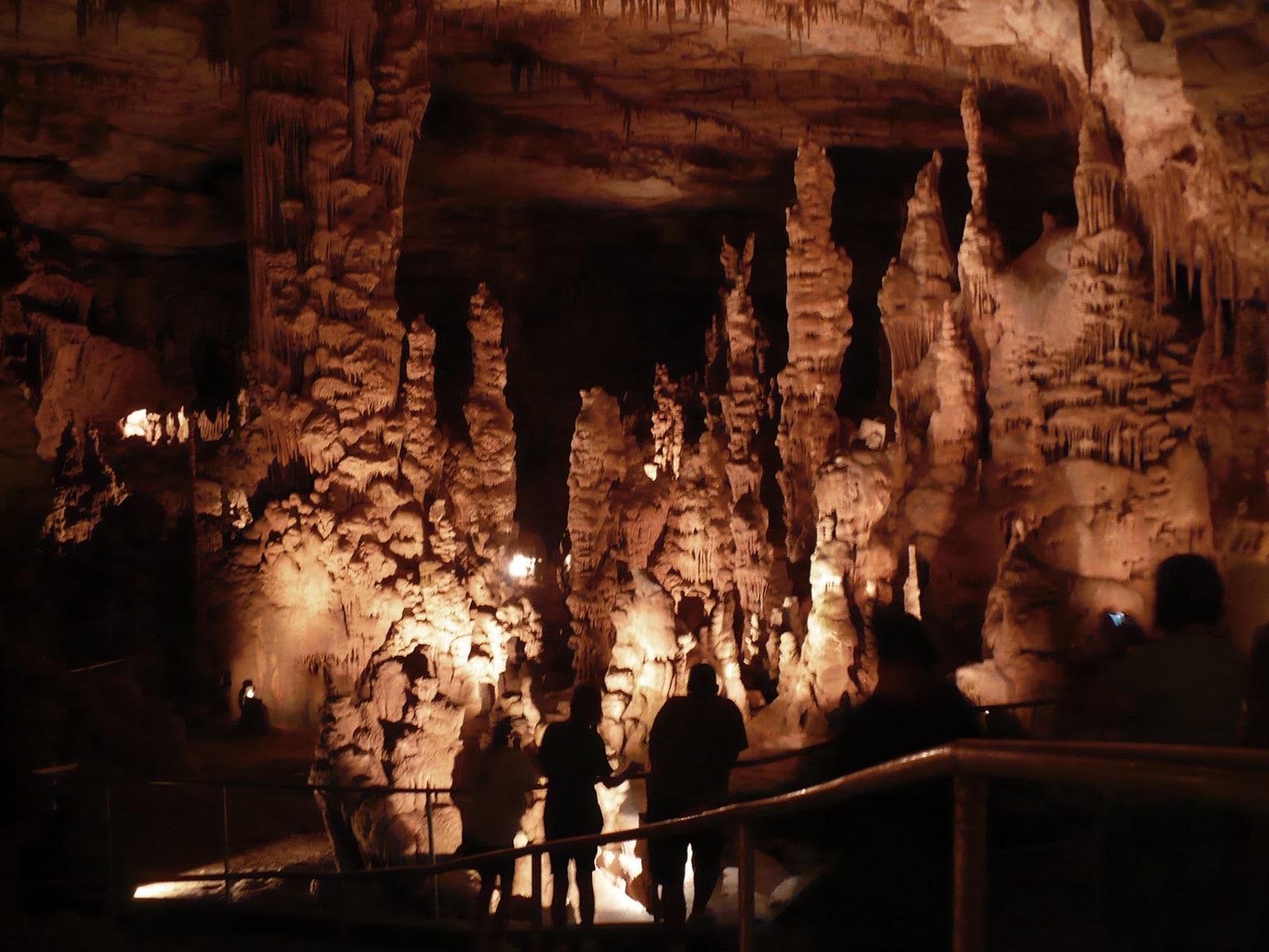 Cathedral Caverns Eyalet Parkı