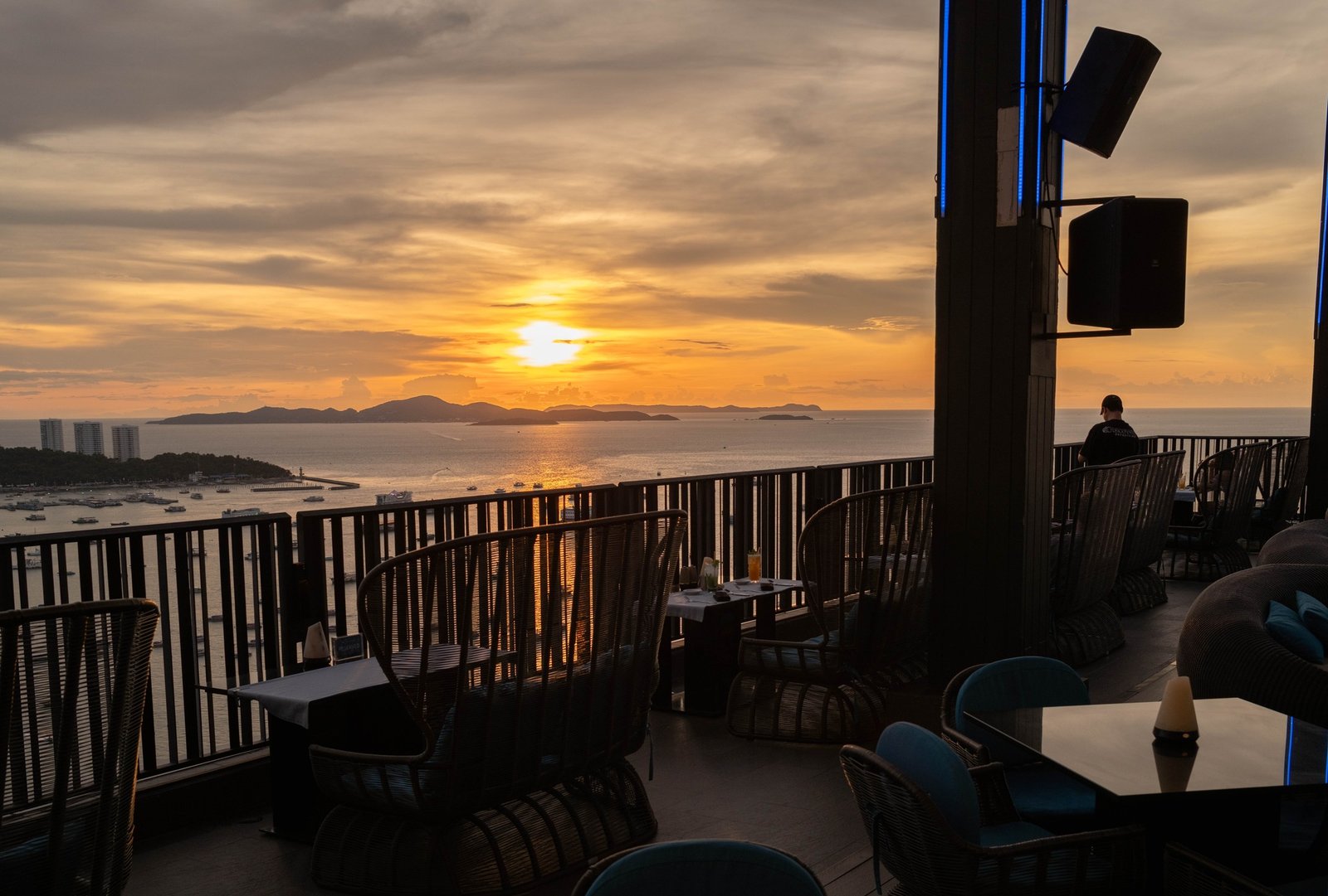 Horizon Rooftop Restaurant & Bar