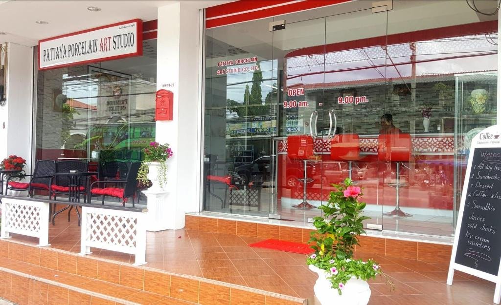 Pattaya Porcelain Art Studio & Cafe