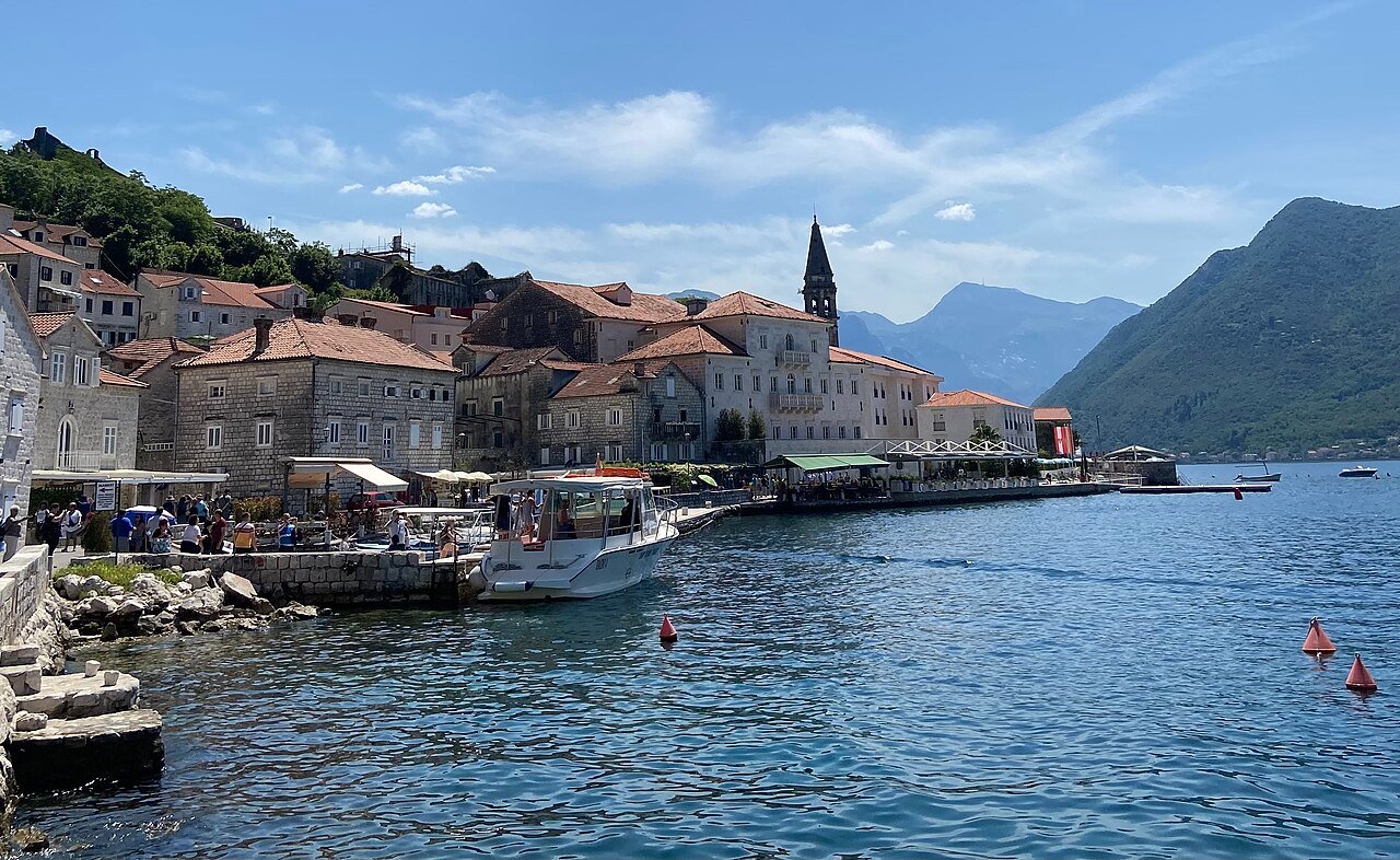 Perast – Barok mimarisiyle ünlü şirin kasaba.