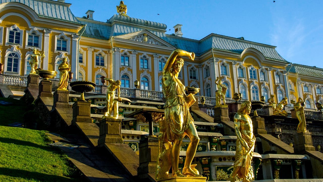 Peterhof Sarayı