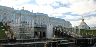 Peterhof Sarayı